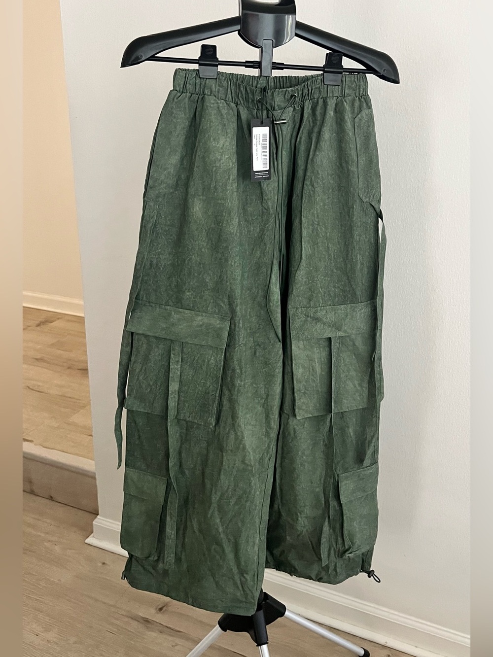 New w tags luxtokill Wide-Leg Cargo Pants in Olive Green - Women. Uk 10 - Picture 3 of 10